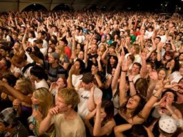 Coachella friday 24 Crowd for Aesop Rock - crowd