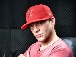 Dean Bell at Radio DEEA studio for Groove Kitchen