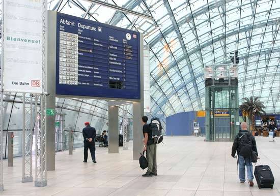 Frankfurt Main aeroport in top 10