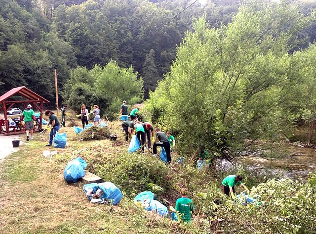 Asociația pentru Dezvoltare Durabilă și Promovarea Turismului Bihor - ADDEPT a amenajat un loc de picnic pe Valea Iadului