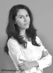Valeria Galea, Director de Marketing, Photosetup (black and white profile photo)