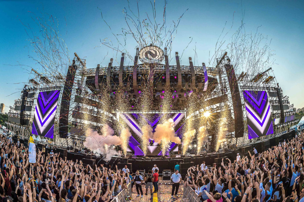 Scena principala a festivalului Neversea 2017
