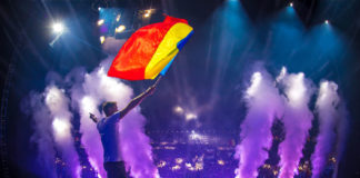 Armin cu steagul Romaniei pe scena Untold
