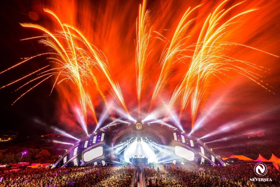 Scena festivalului Neversea - a doua zi
