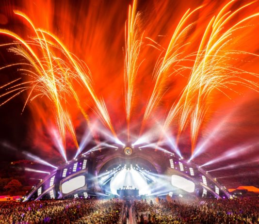 Scena festivalului Neversea - a doua zi