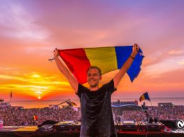 Armin van Buuren cu drapelul romanesc pe scena Neversea, in a treia zi de festival