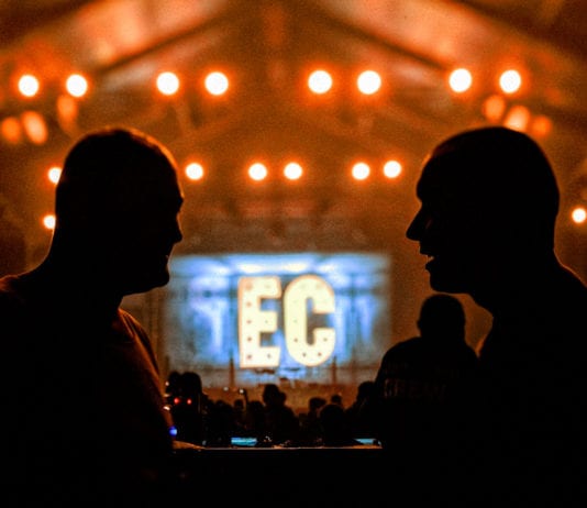 Logo Electric Castle proiectat la o scena a festivalului.