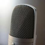 microfon-1400-pexels-arjen-klijs-3246016-6190821-(1)