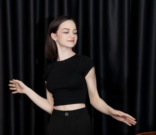 ESME, în studioul Radio DEEA