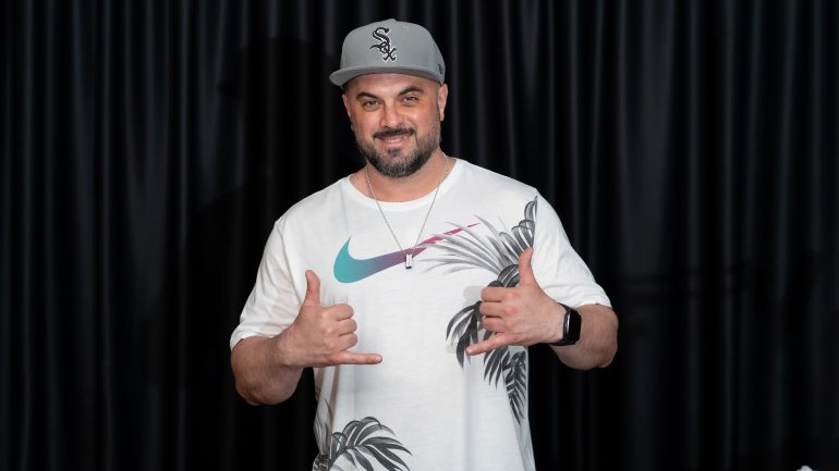 Shar-K, în studiouL Radio DEEA