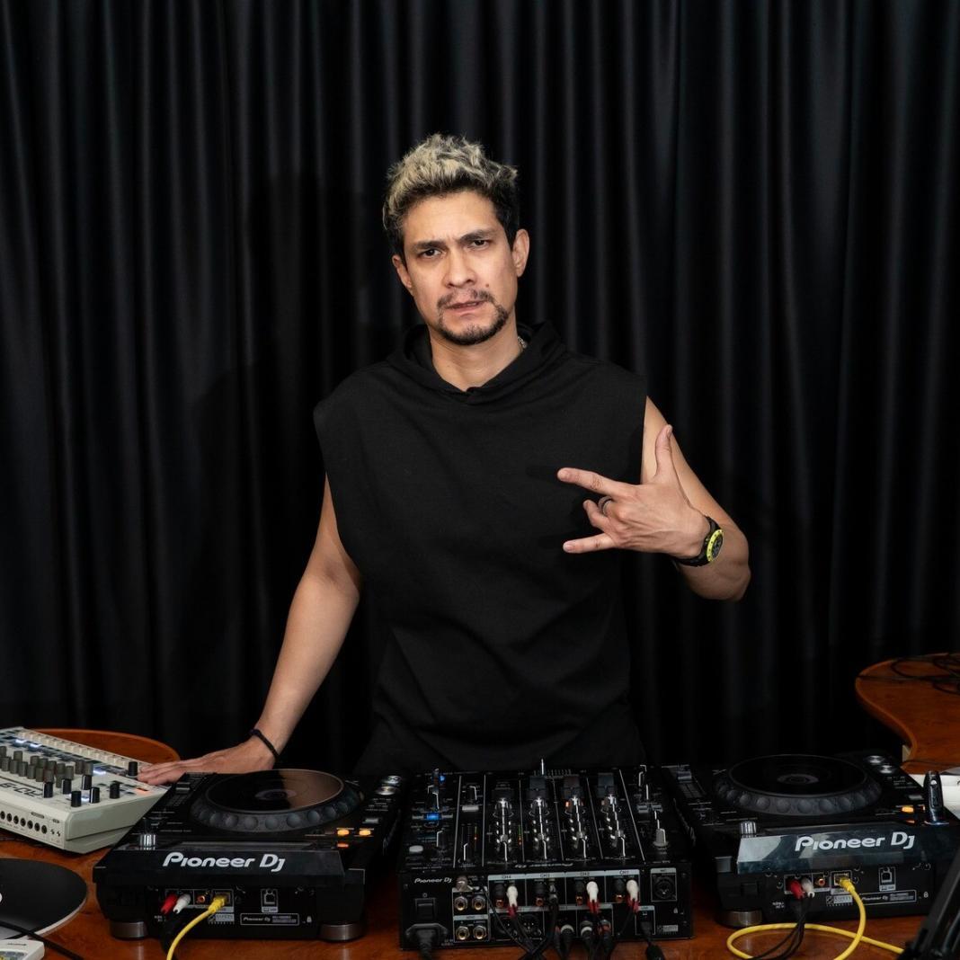 K-M3L, fondatorul Teoria Perfekta și pionier al scenei hardtechno din România, în studioul Radio DEEA