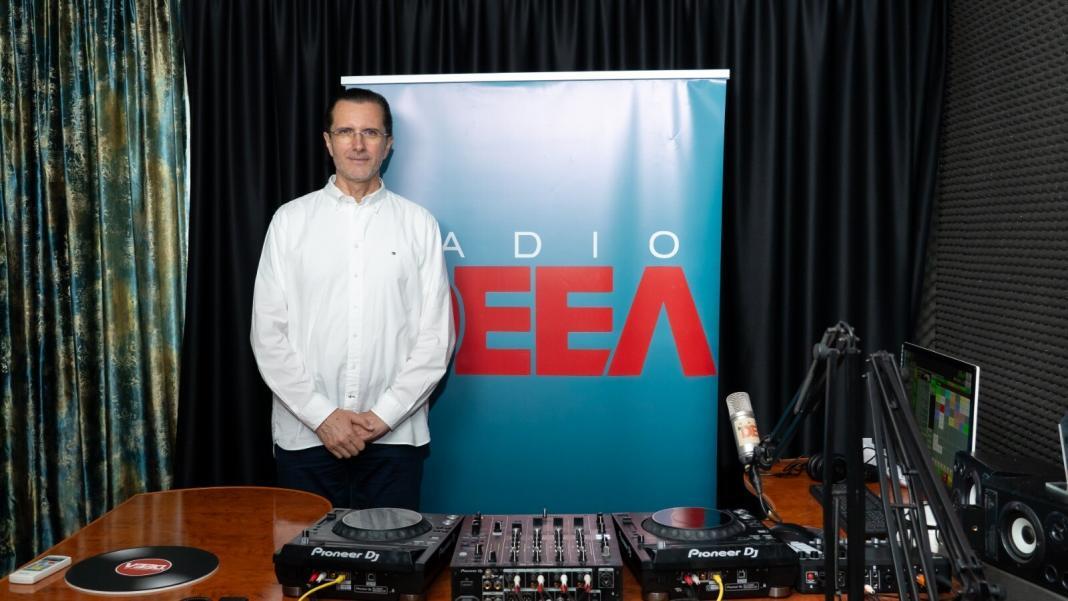 Vasile Bănescu, membru CNA, în studioul Radio DEEA