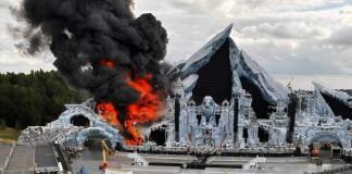 Scena principală de la Tomorrowland a fost complet distrusă de un incendiu (sursă foto: EDM Maniac)