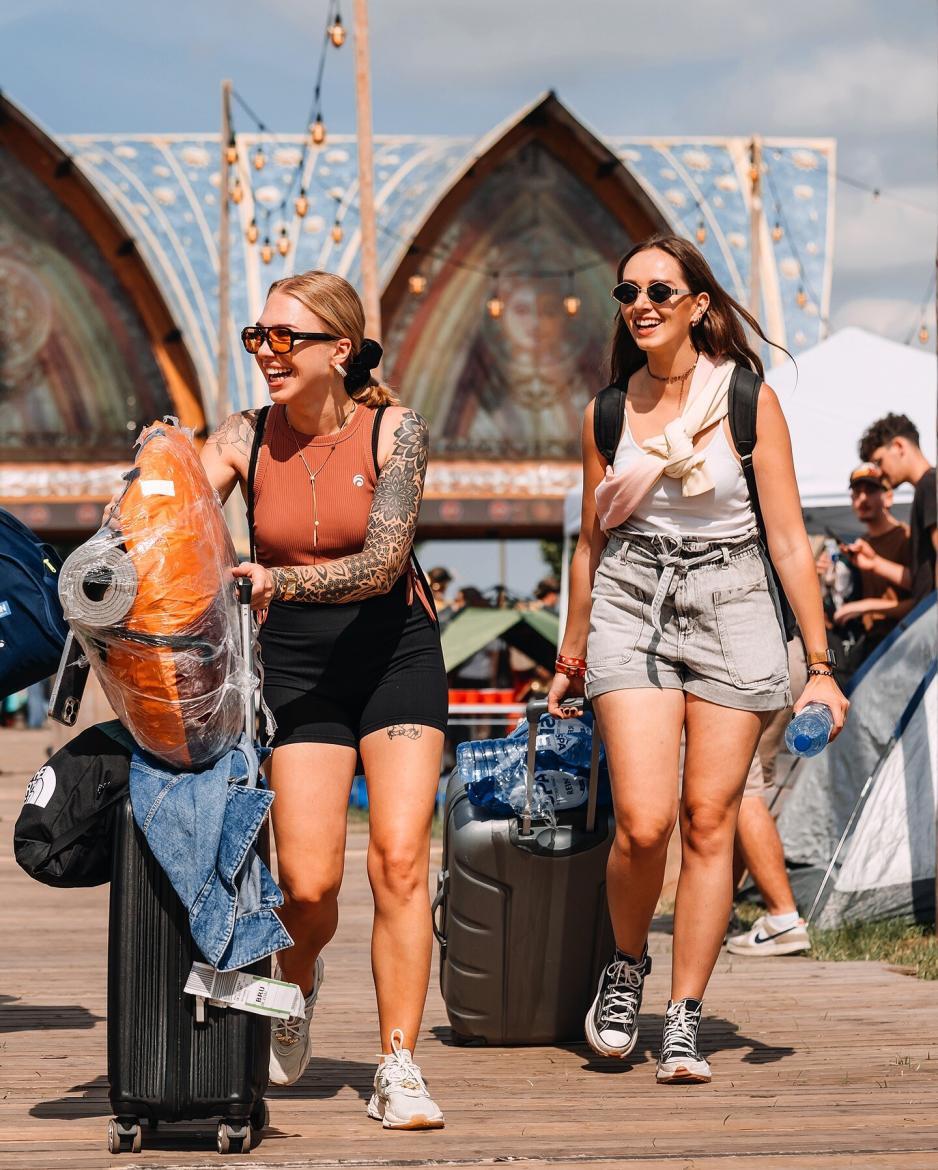 Fanii Tomorrowland sosind la DreamVille